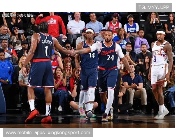 快船后场被打穿：揭示防守漏洞，分析战术劣势